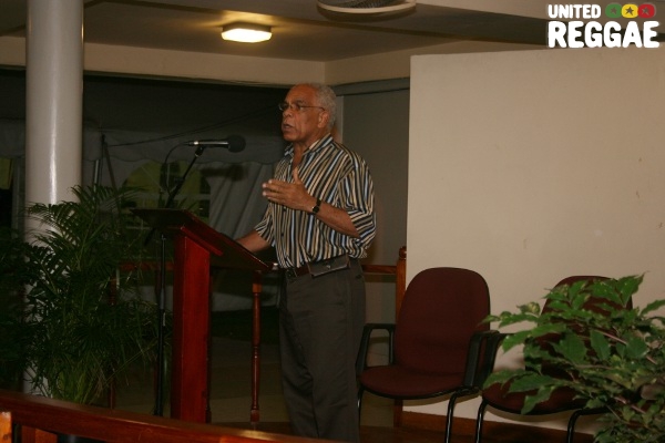 Dr. Omar Davies making his presentation © Steve James