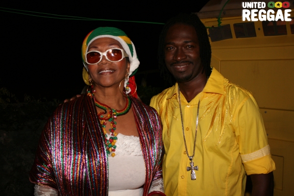 Marcia Griffiths and Gapo, Harmony House, keyboard player © Steve James