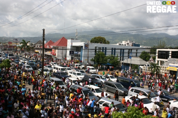 Traffic grinds at HWT before the 4 x 100 men relay © Steve James